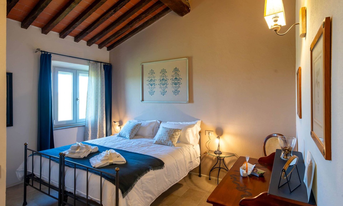 Lajatico Bed & Breakfast | Poderino il Sole - Alloro Room