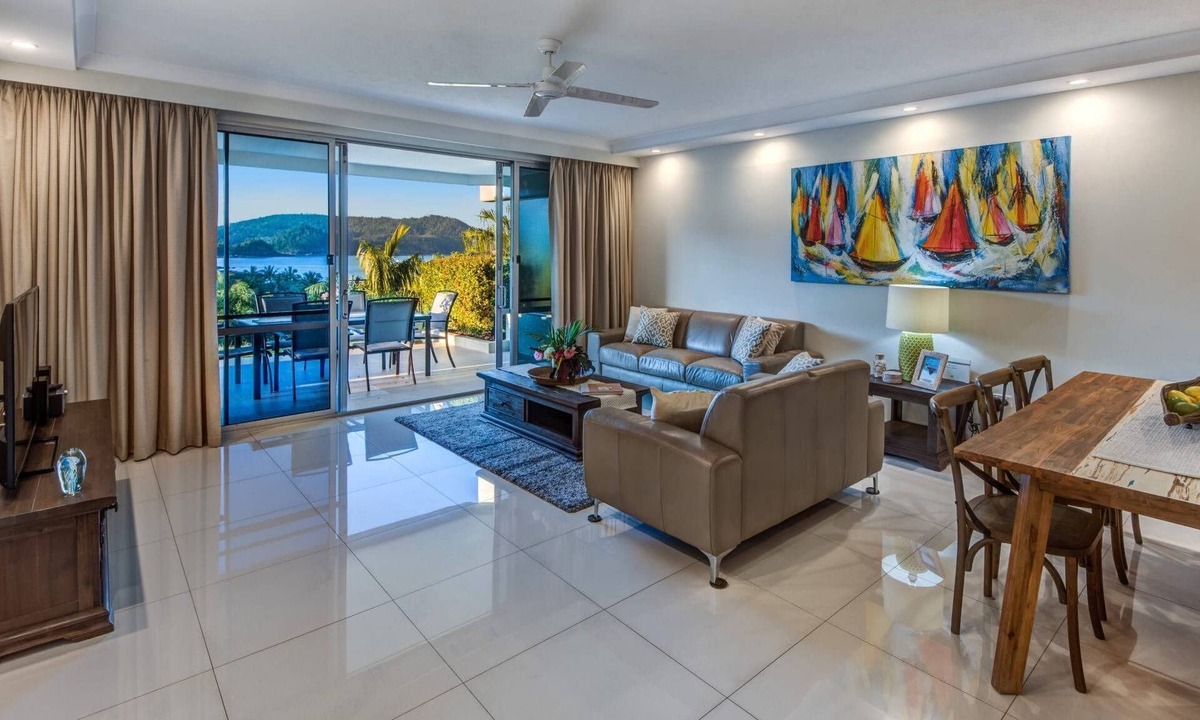 Hamilton Island Apartment | Poinciana 011 Hamilton Island - oceanviews, golf buggy and transfers
