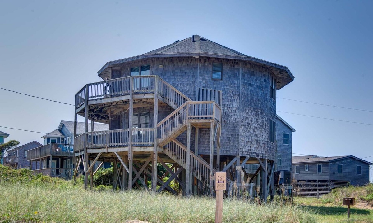 Buxton Cottage | Point Break Cottage- Steps to Beach- Community Pool & Spa