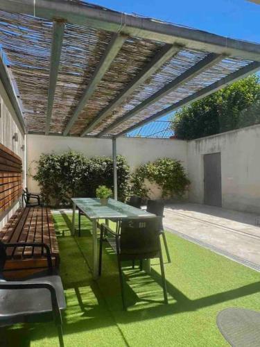Leon Apartment | Poisson