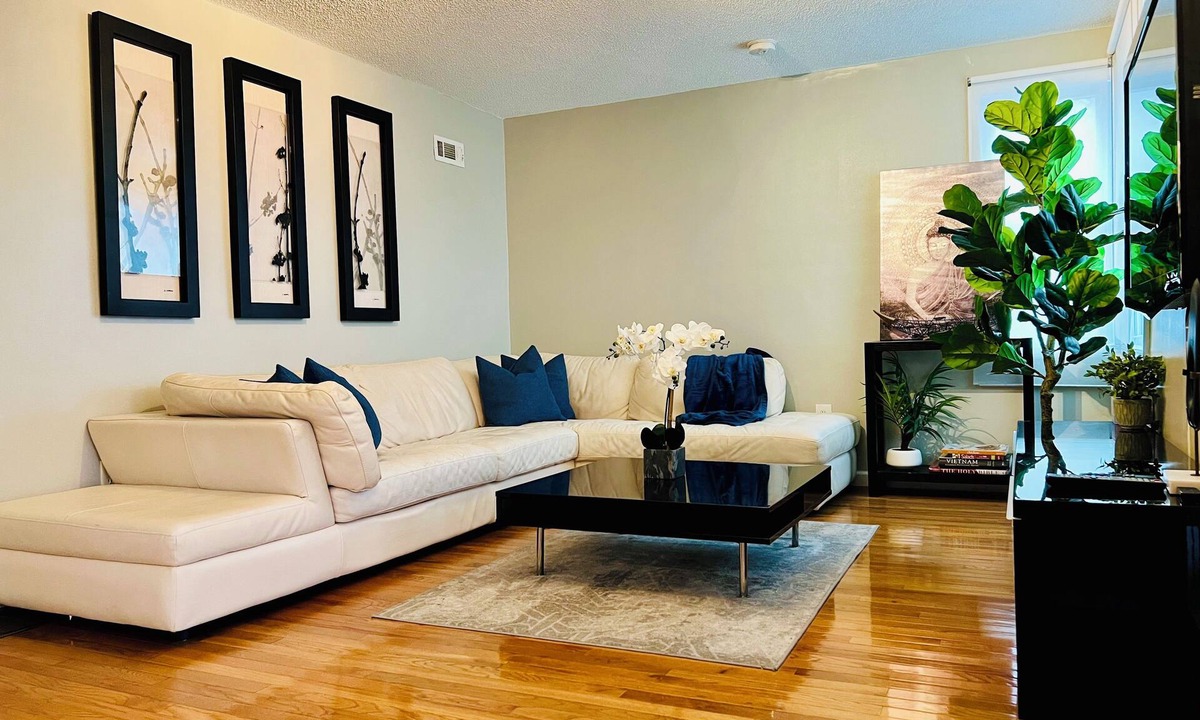 Eggertsville House | Polished & Modern Space in Amherst