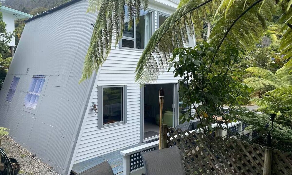 Waikawa Bay House | Polly's Perch