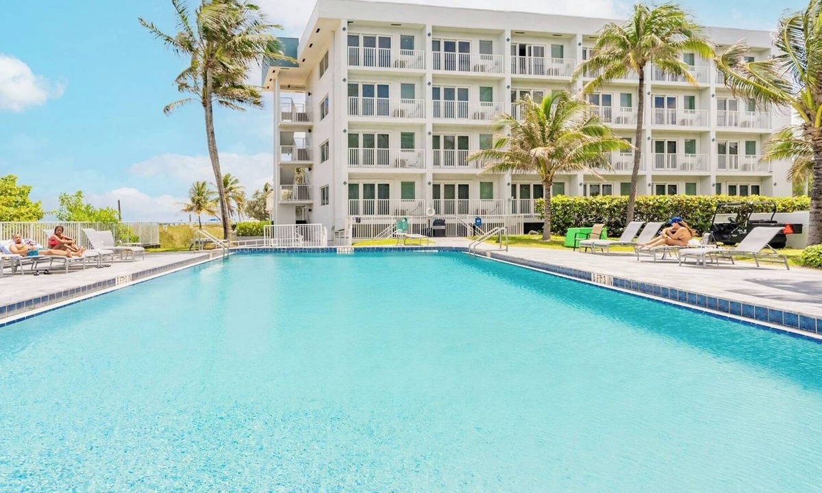 Pompano Beach Resort | Pompano Beach | Coastal Ocean Stay | Pool + Beach