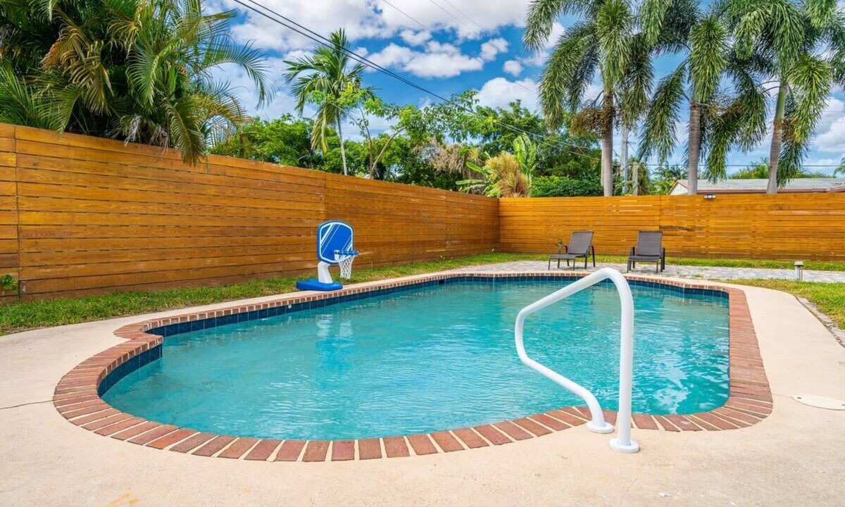 Beachway Estates House | Pompano Gem < 1 mi to Beach & 12 Pickleball courts