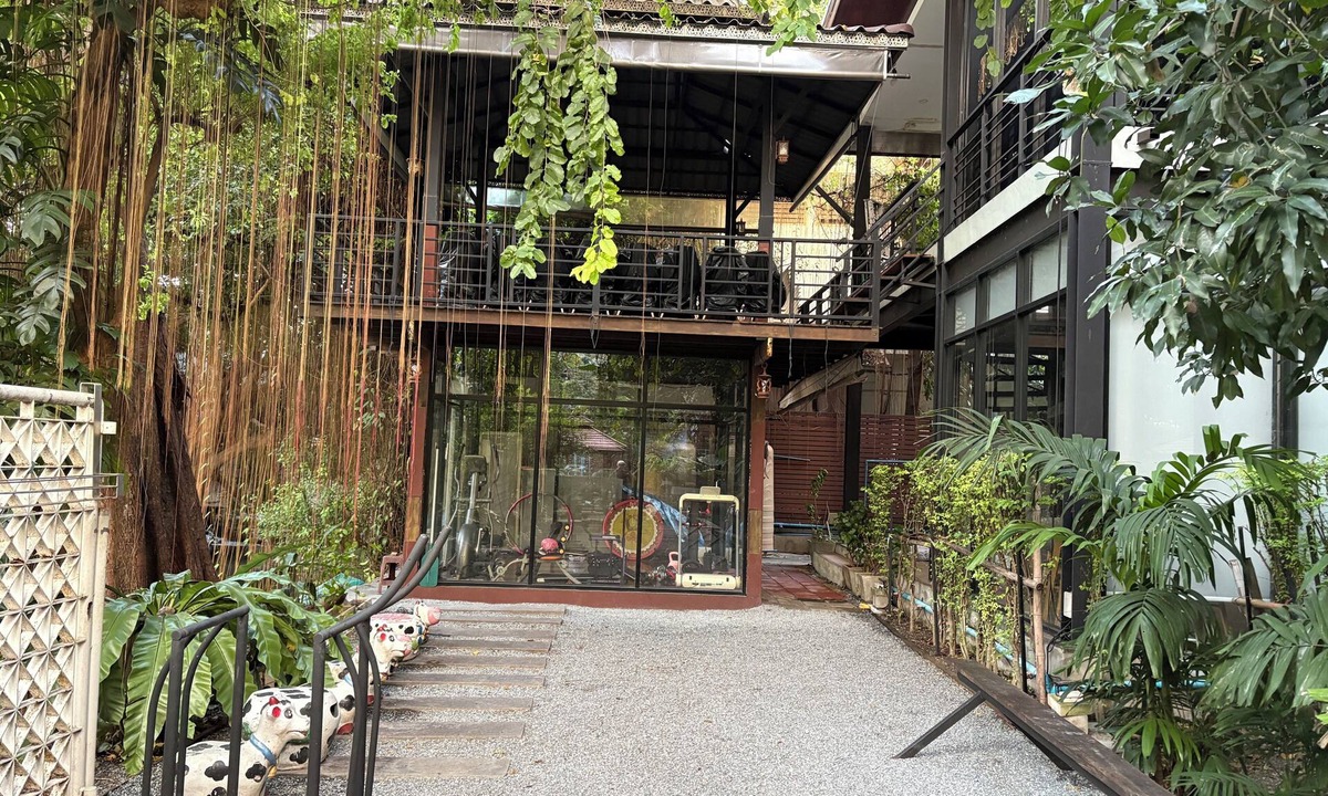 Bang Na Hotel | PomPom Home