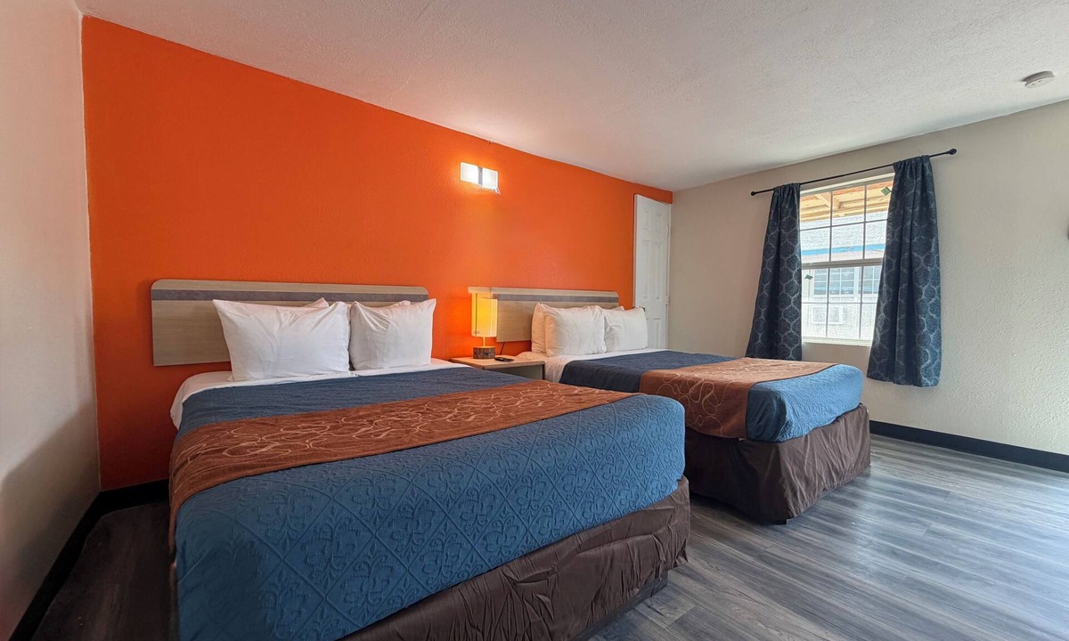 Elmwood Area Hotel | Ponca Motel
