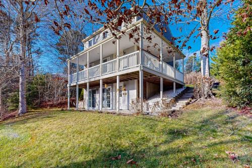 Mashpee House | Pond View Getaway