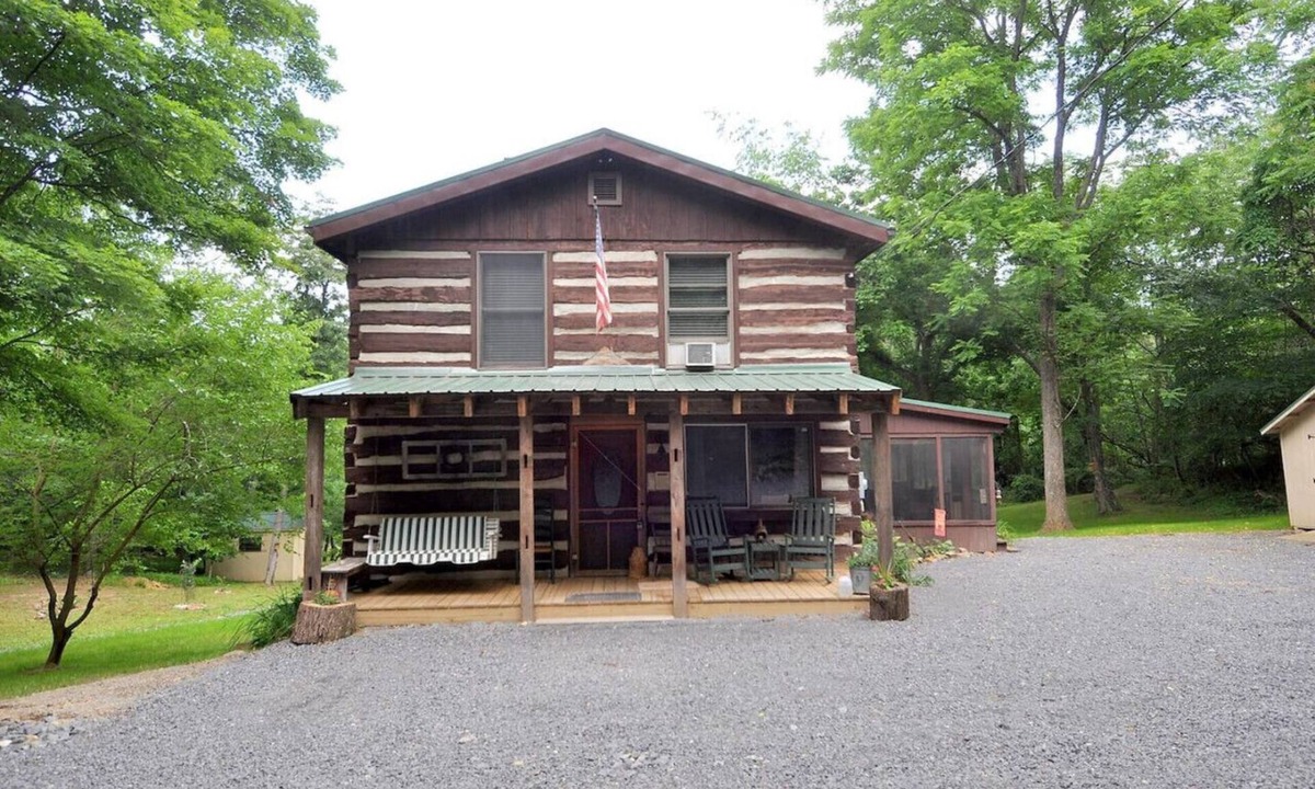 Berkeley Springs House | Pondview Cabin - pond, log cabin, wifi, screen porch, deck, hiking, king bed