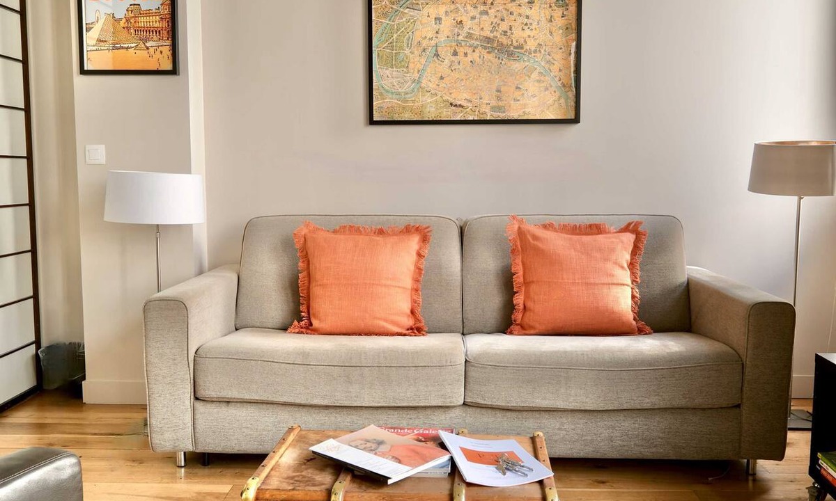 Les Halles Apartment | Pont Neuf 3BR – Steps from the Louvre