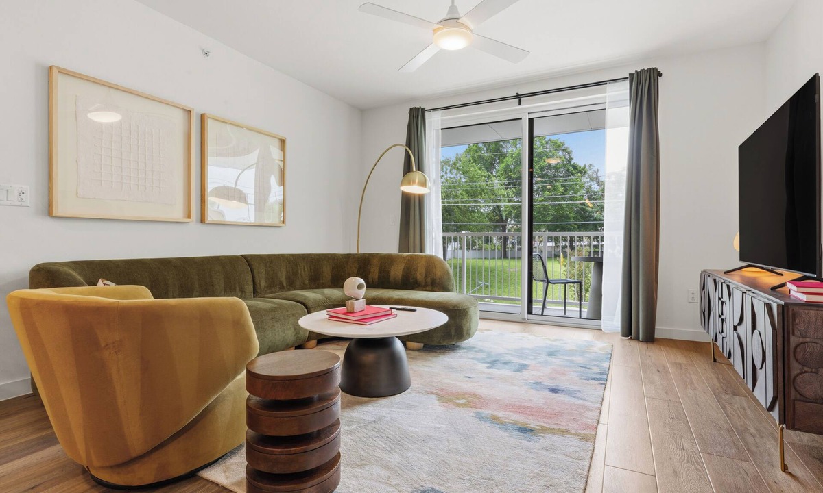 South Lamar Apartment | Pool | 2BDR Deluxe Suite w/Balcony | The Code