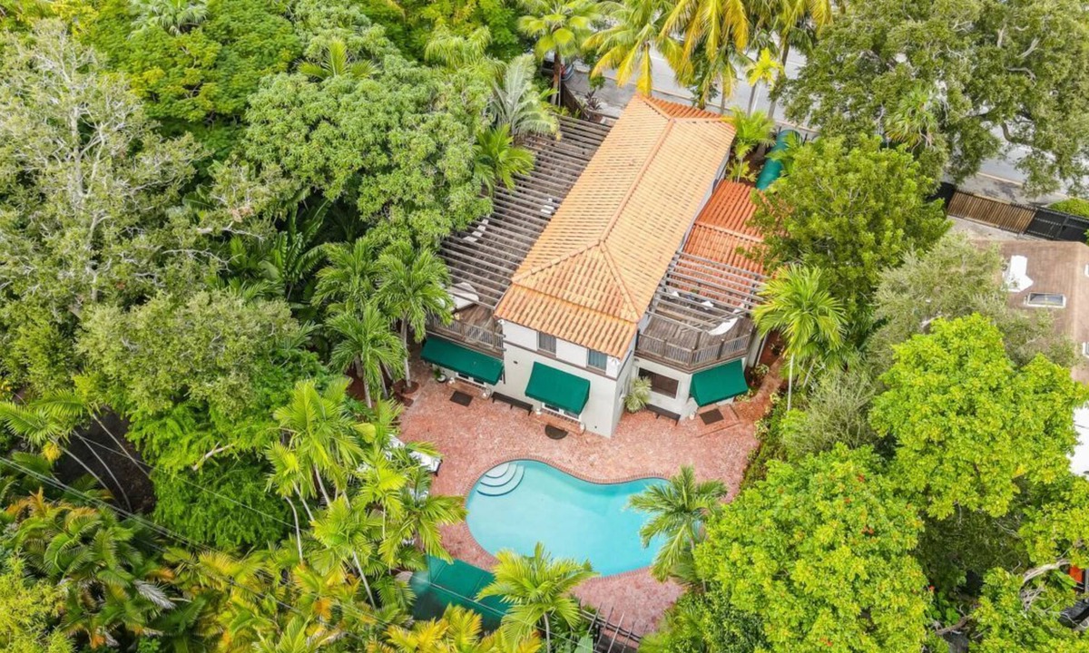 Northeast Miami Villa | Pool/2k SQFT/ Pet friendly/10 ppl