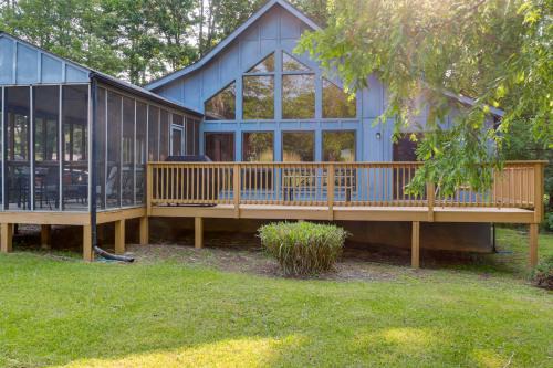The Woods House | Pool Access: Peaceful Cabin in The Woods Resort!