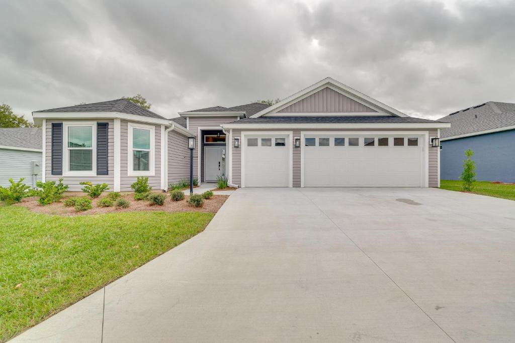 Okahumpka House | Pool Access & Screened Patio: Home in The Villages