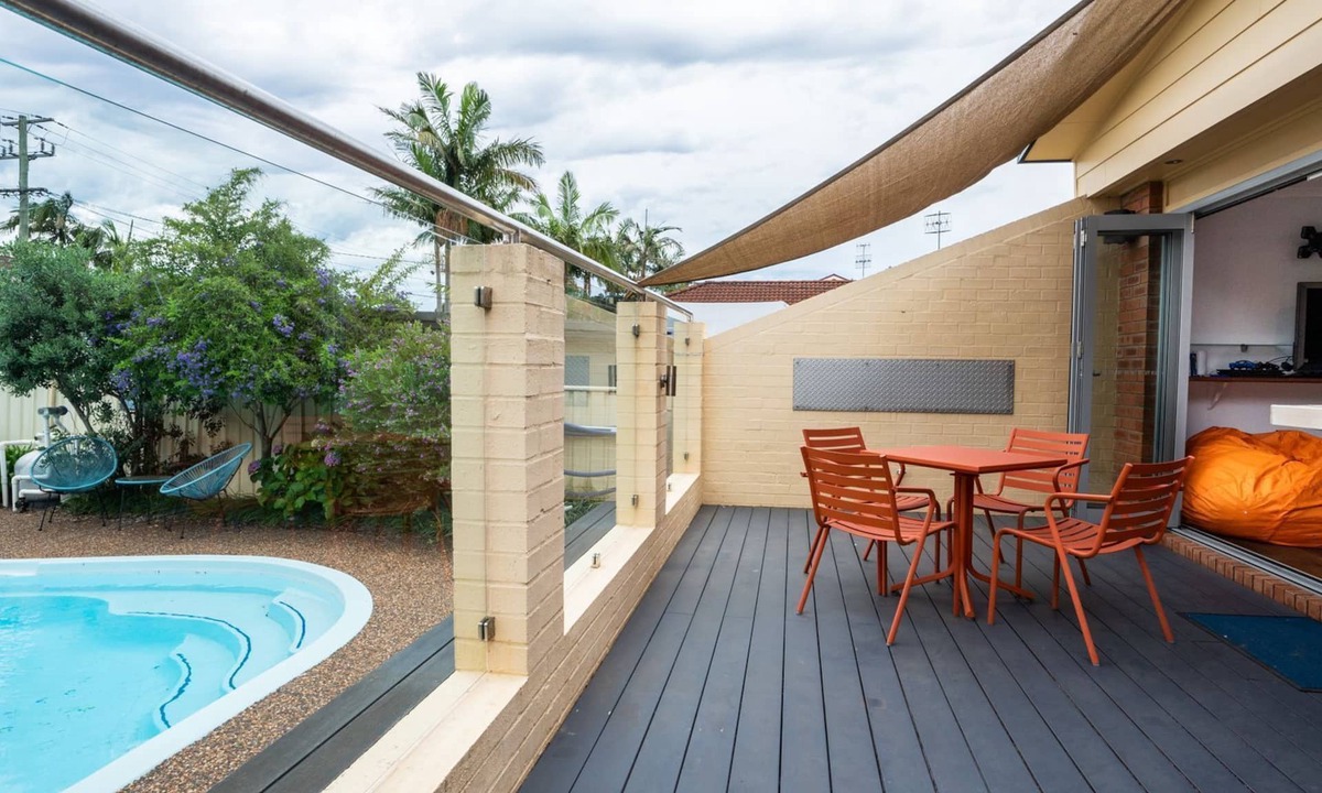 Killarney Vale House | Pool and Spa on the Lakefront - Main House