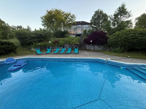 Goshen Villa | Pool, Fire Pit Bedroom & Alaska King Sleeps 16