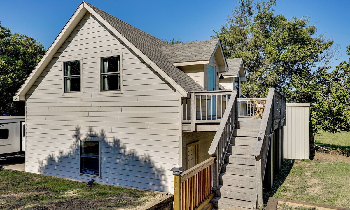 Weatherford Apartment | Pool, Fire Pit! Farm Retreat Near Dwtn Weatherford
