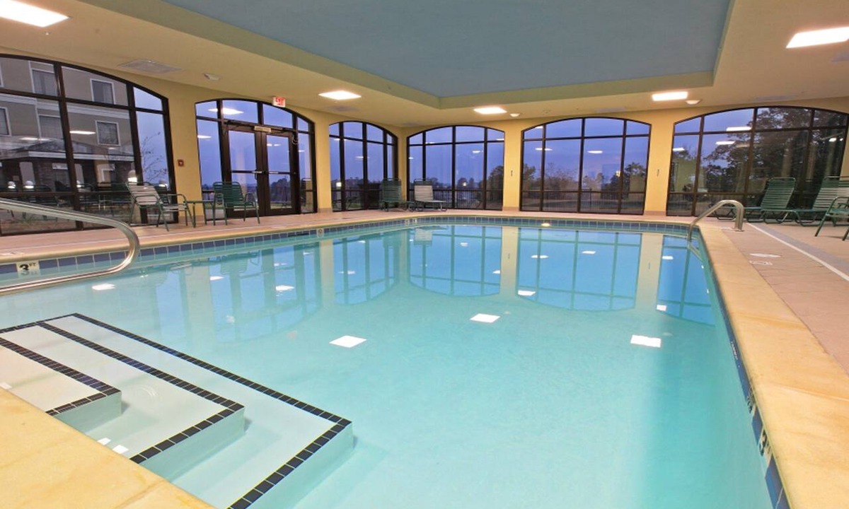 Lake Hamilton Condo | Pool. Free Breakfast. Gym. Near National Park Medical Center.