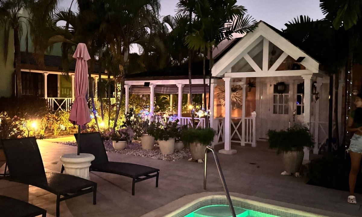 Porters Villa | Pool fronted Luxury re furbished Villa with Fairmont beach club access card.