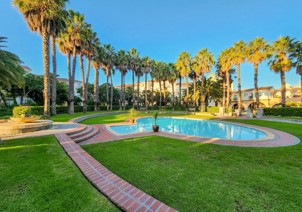Century City Apartment | Pool, Gym, self check-in,Parking