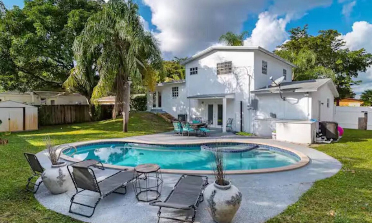 Boulevard Heights House | Pool Home 10