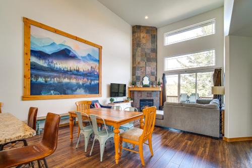 Klamath Falls House | Pool & Hot Tub Access! Running Y Retreat w/Deck