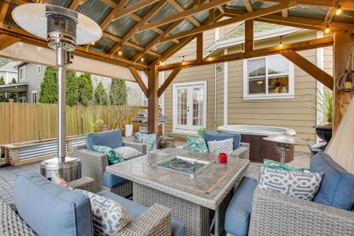 Central Oregon House | Pool, Hot Tub + Fire Pit: Family Home By U of O!