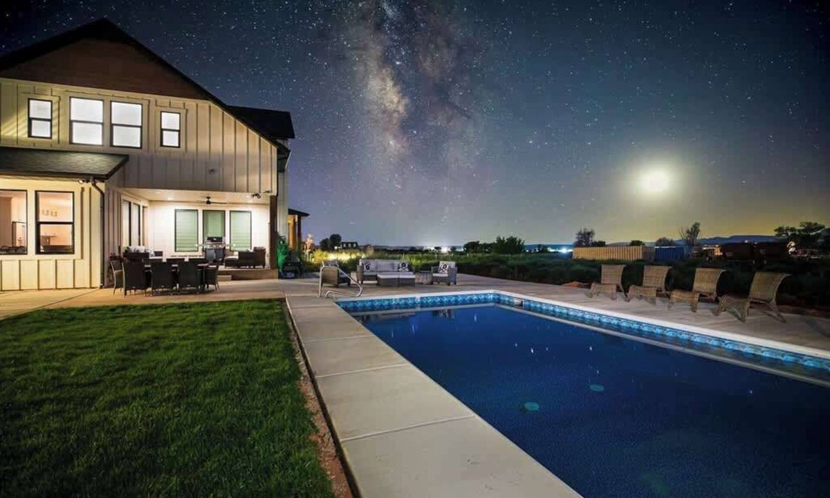 Kanab House | Pool/Hot Tub, Theater, Kids Room, Sleeps 30+, RV