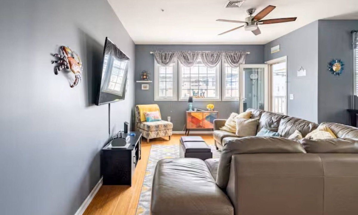 Wildwood Crest Condo | Pool! Out of HGTV! Linens, Bikes, Beach gear, elev, oceanview, luxury!