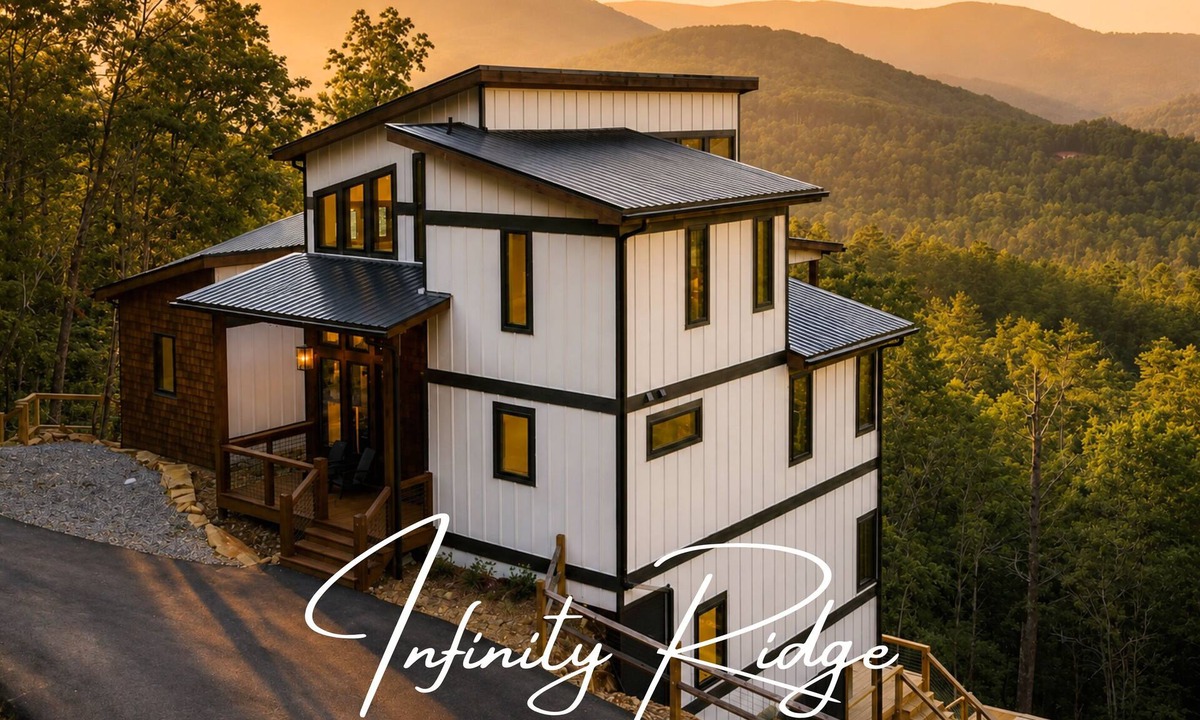 Epworth Cabin | Pool Paradise Retreat Epic View, HotTub, FirePit