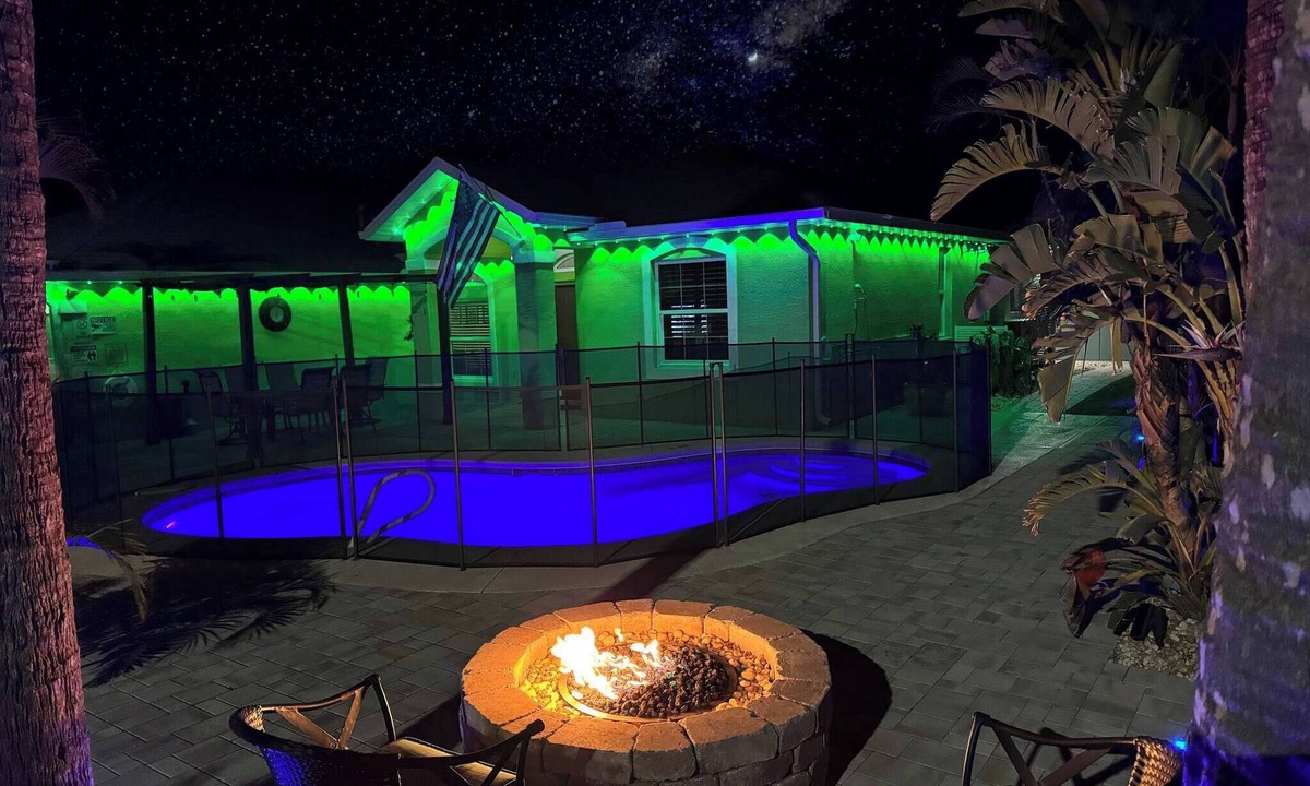 Del Real Townhouse House | Pool Paradise with hot tub, bikes, every beach need, games and more!