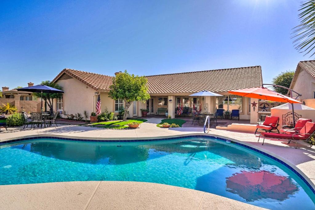 Tierra Norte House | Pool, Putting Green, Fire Pit: Elegant Peoria Home