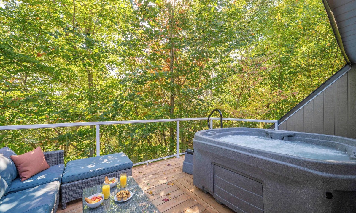 Beaupre Ski Chalet | Pool & Spa | Chalet Le Misco