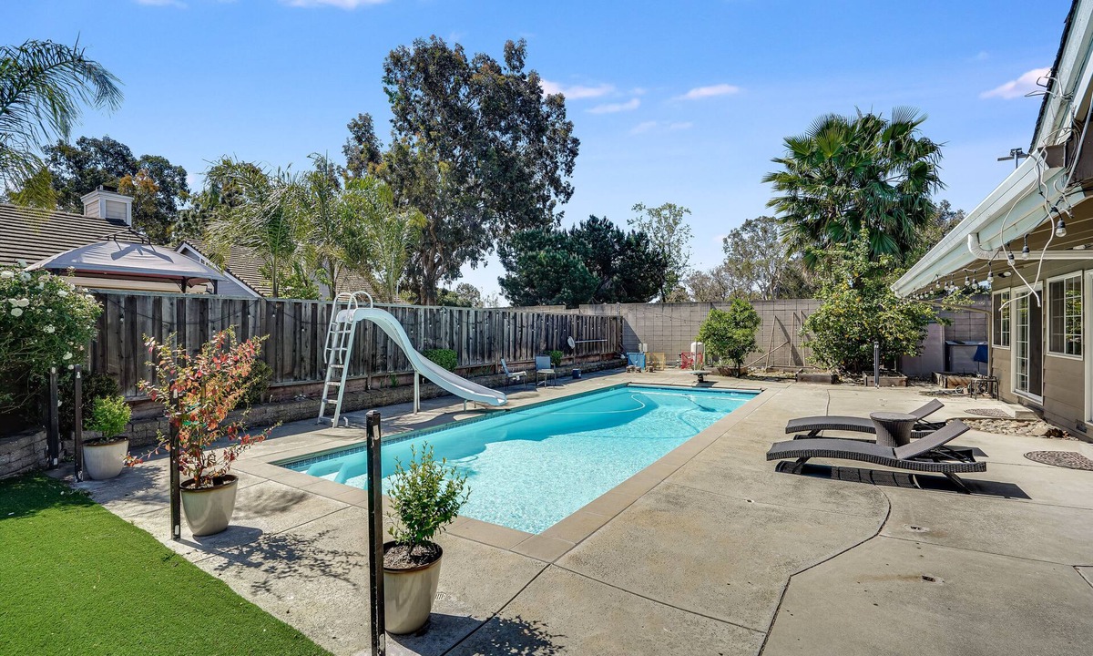 Newark House | POOL. Spacious 4BR/2B. SF Bay Area