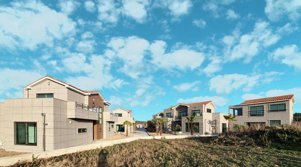 Hallim House | Pool Story 6