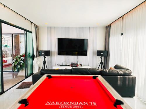 Samut Sakhon Bed & Breakfast | Pool villa Cream Darin