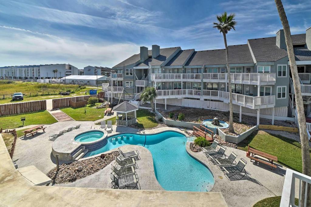 Port Aransas House | Pool w/Spa! Beachfront Condo in Port Aransas