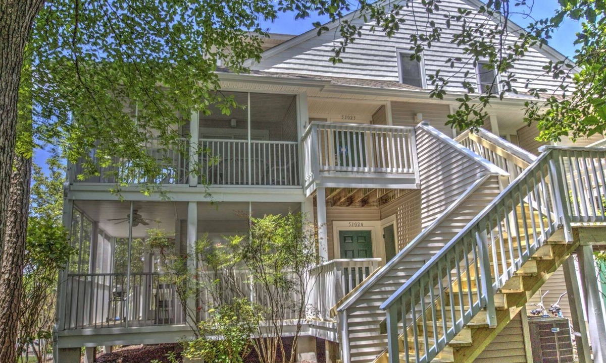 Bethany Beach House | Pools, Tennis, Beach Shuttle., 2nd Fl. 3BR+Loft Sleeping 8 in 5 Beds, Free Golf, Water Park & More!
