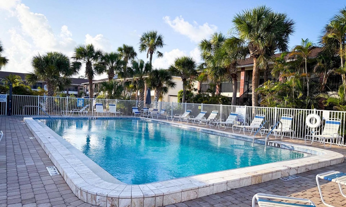 Englewood South Apartment | Poolside 2BR – Boca to Manasota in Minutes