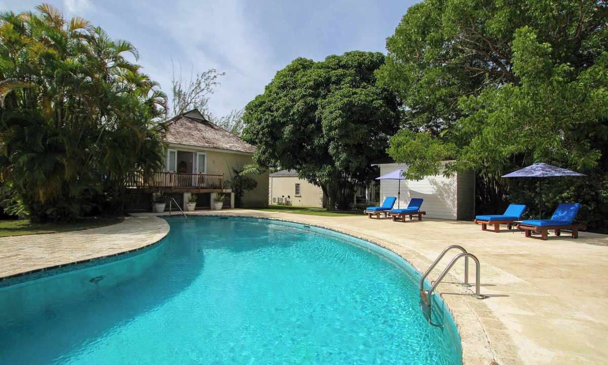 Sandy Lane Apartment | Poolside 2BR in Sandy Lane | Maguire North