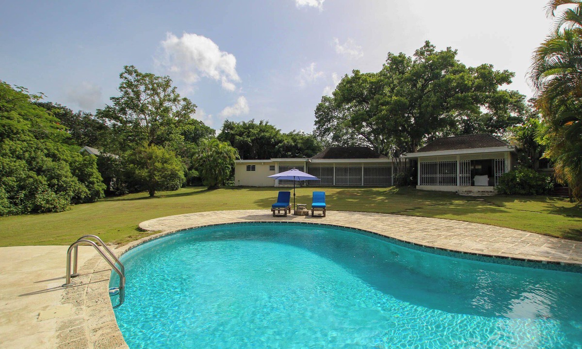 Sandy Lane Apartment | Poolside 3BR Apt near beach | Andy's