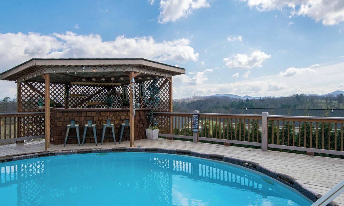 Candler House | Poolside ADU w Sauna Free Tix Tiki Bar Retreat