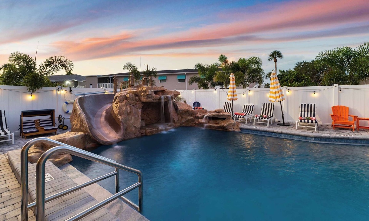 South Bradenton Condo | Poolside Condo · Waterslide & Games · Sleeps 6
