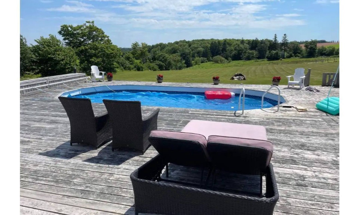 Queens County House | POOLSIDE ESCAPE in the heart of PEI . We are central to everything!