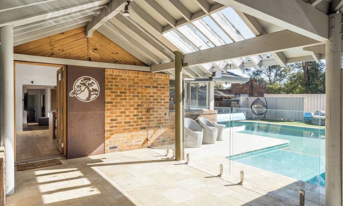 Mount Eliza House | Poolside Haven Your Mount Eliza Family Getaway