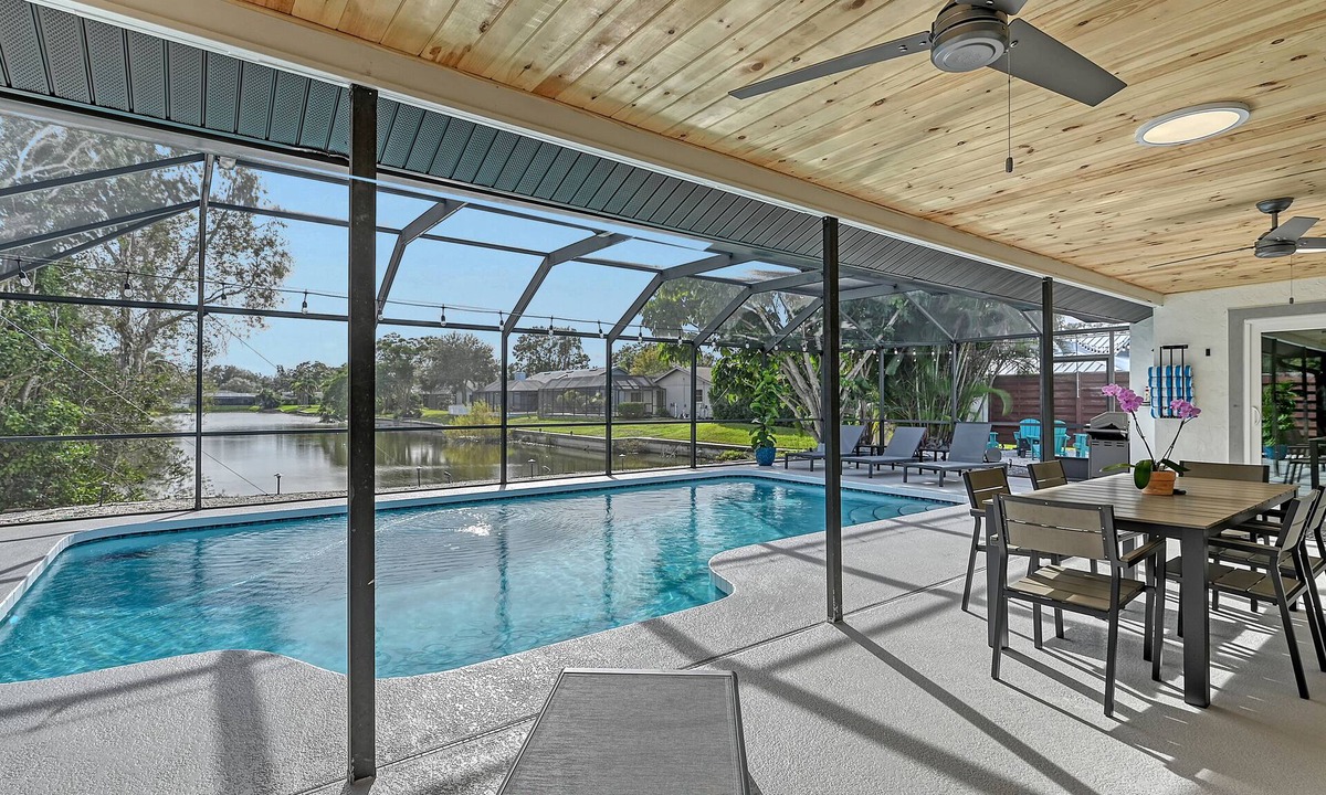 South Gate Ridge House | Poolside Oasis - Modern spacious 3 bedroom, 2 bathroom private pool home in Sarasota near Siesta Key