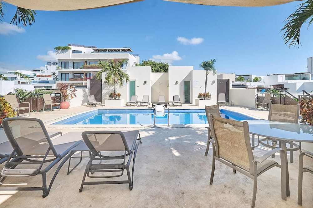 Zazil-ha Apartment | Poolside Oasis | BBQ | steps to beach & 5th avenue