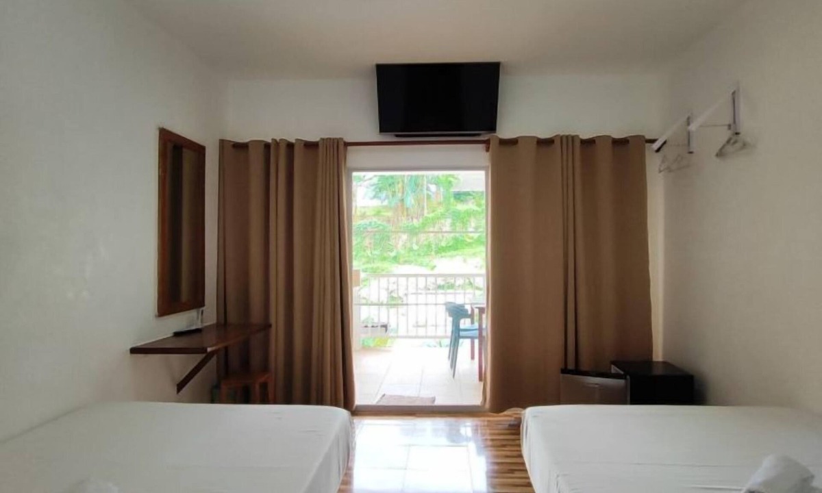 San Pedro Apartment | Poolside Paradise in Puerto Princesa