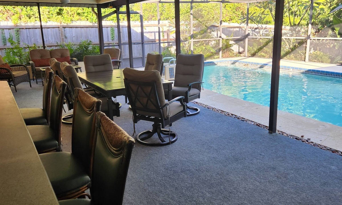 Safety Harbor House | Poolside Paradise