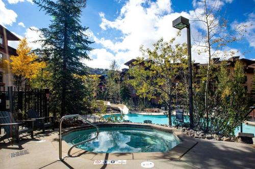 Salt Lake Mountain Resorts House | Poolside Pines Suite