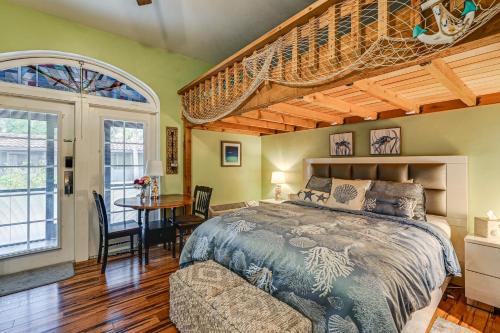 Naples Apartment | Poolside Relaxation: Resort Condo in Naples!